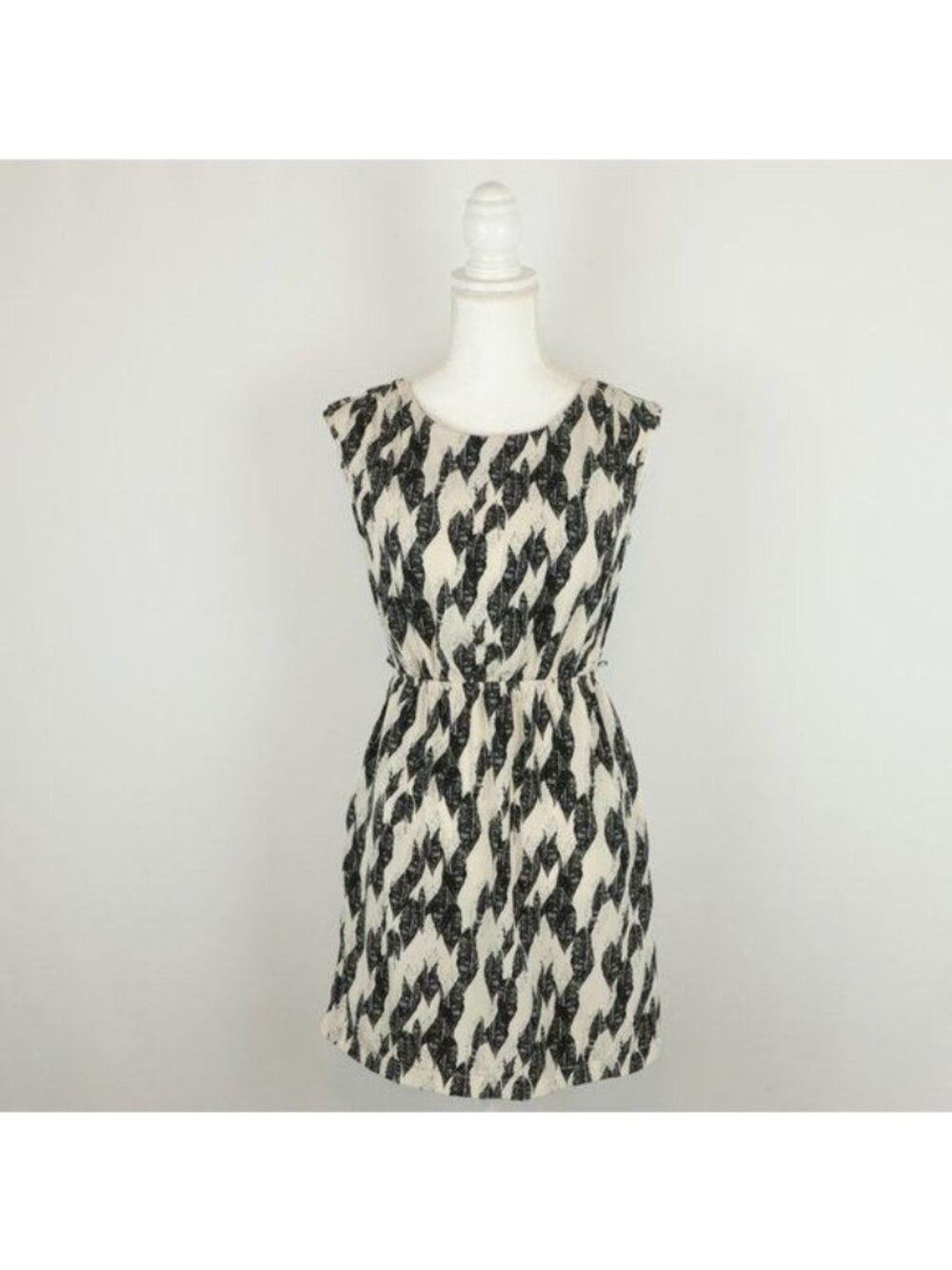 Forever 21 Women's Extra Small Black Cream Feather Print Lightweight Mini Dress